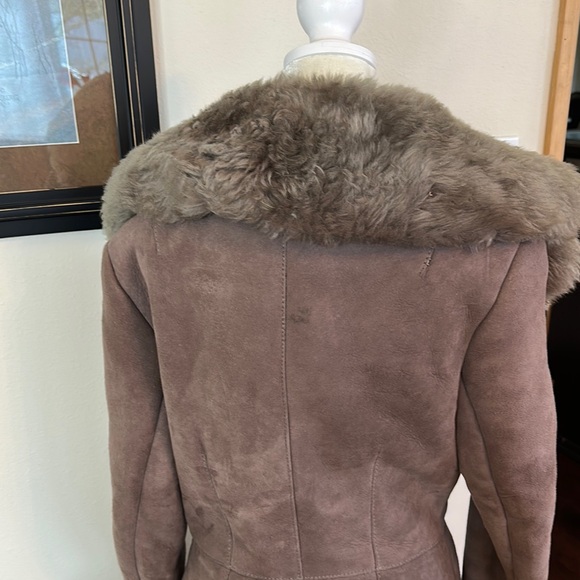 Beautiful Vintage Mauve Shearling Coat with Fur Trim - Picture 7 of 7